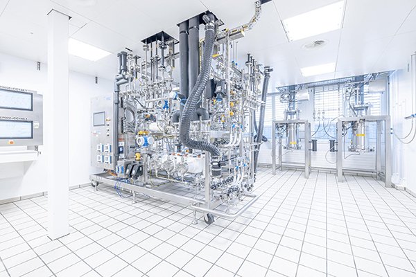 Continuous-chromatography-at-Bachem-scaled